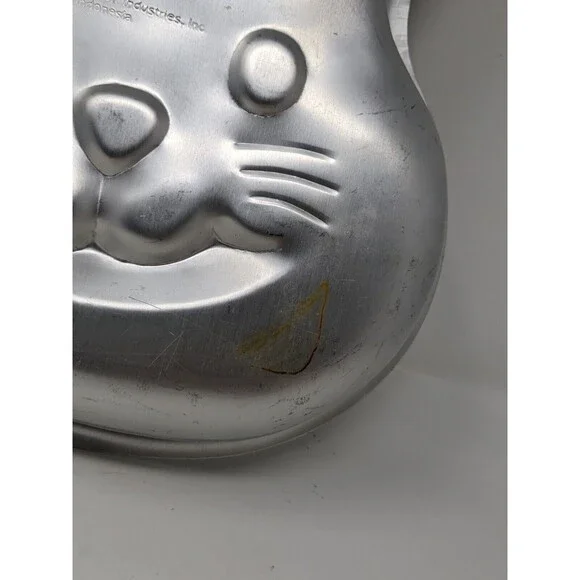 Wilton Easter Spring Bunny Rabbit Face Cake Pan #2105-2074 - Picture 3 of 7